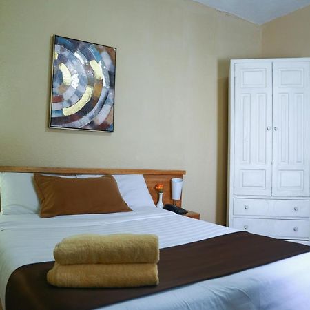 Hostal Loro Verde Quito Luaran gambar