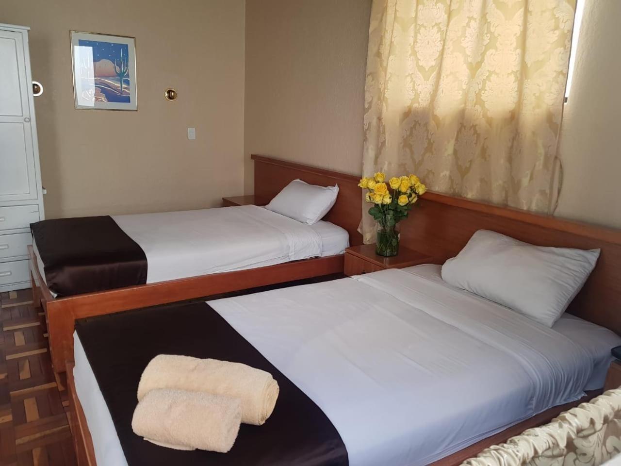Hostal Loro Verde Quito Luaran gambar