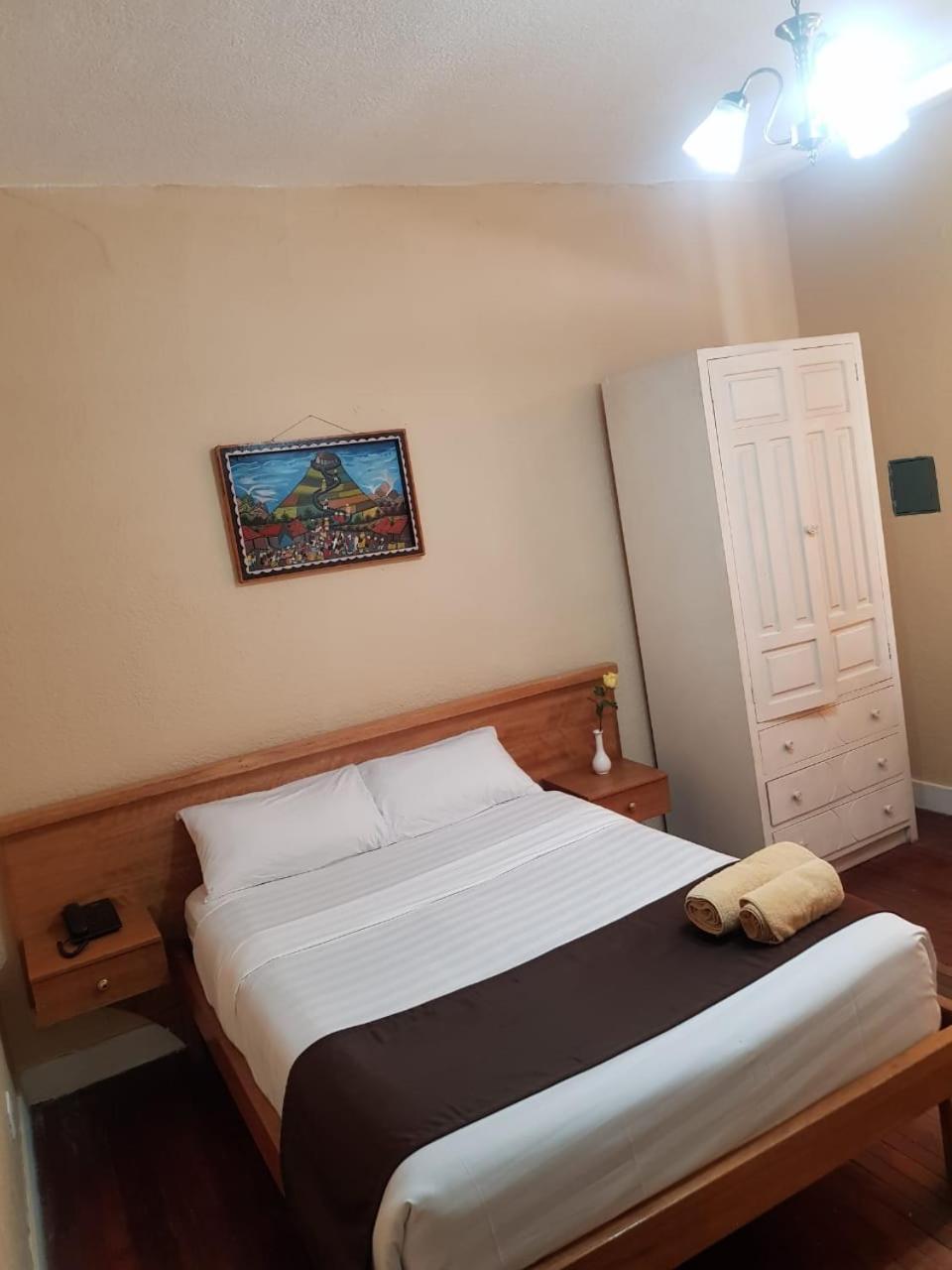 Hostal Loro Verde Quito Luaran gambar