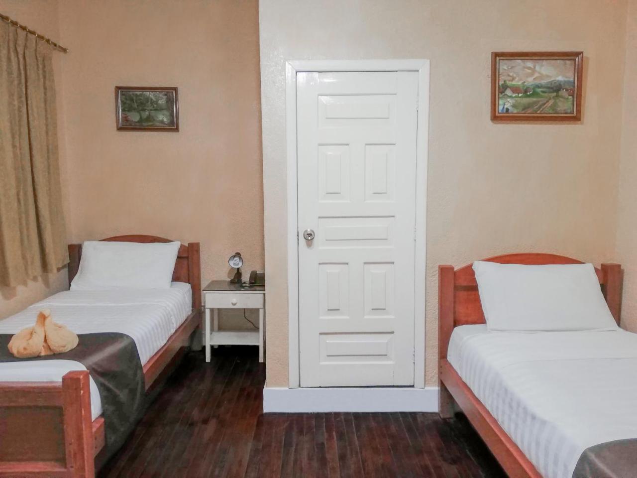 Hostal Loro Verde Quito Luaran gambar