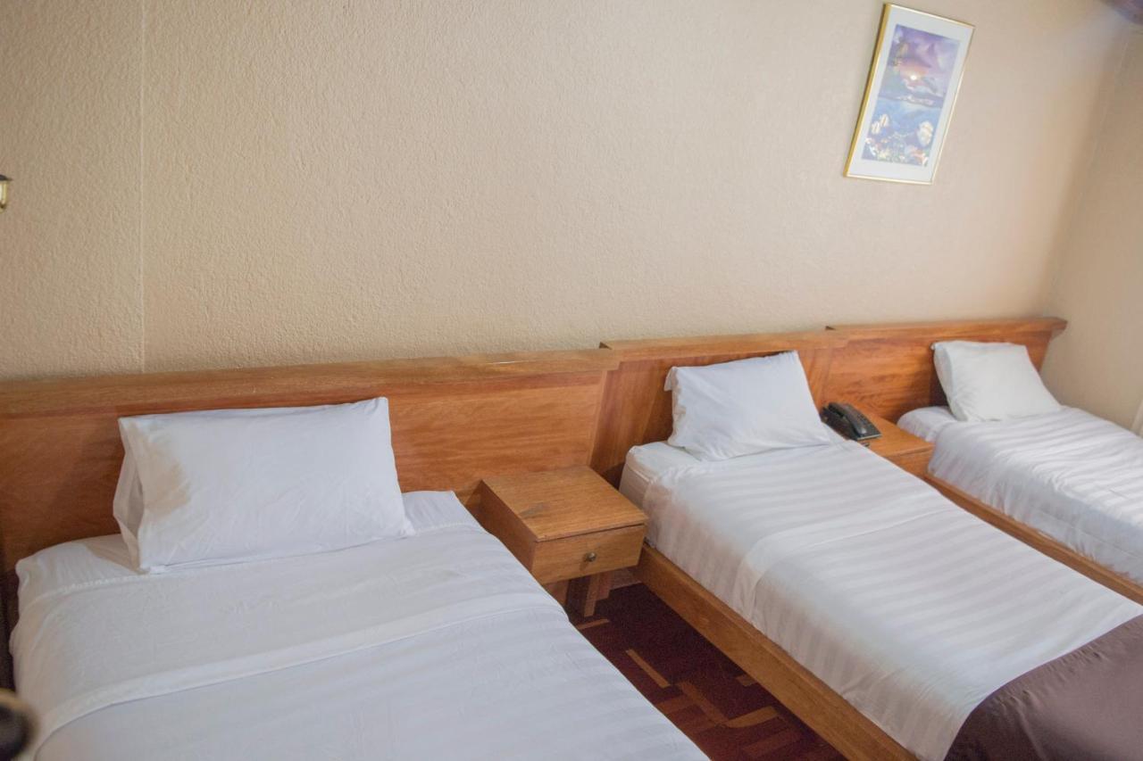 Hostal Loro Verde Quito Luaran gambar