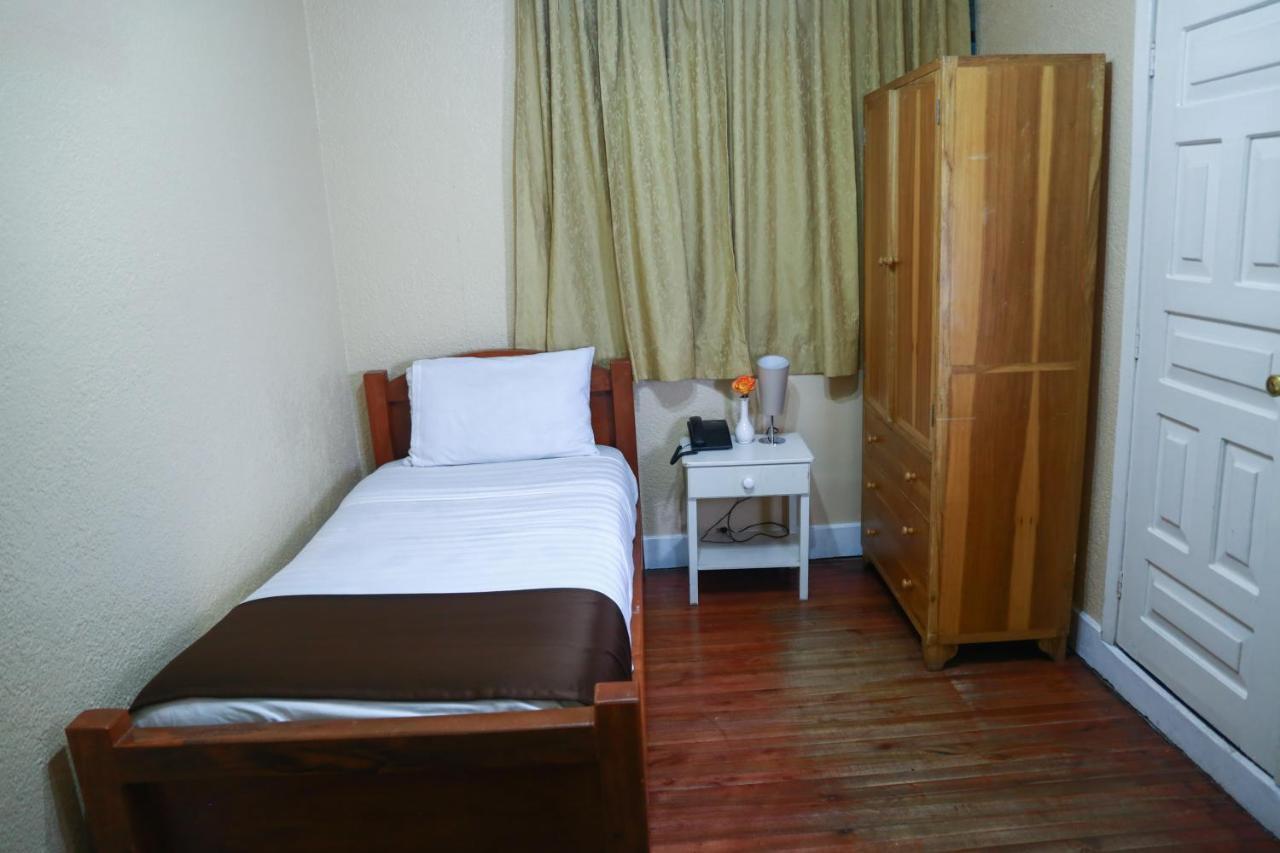 Hostal Loro Verde Quito Luaran gambar