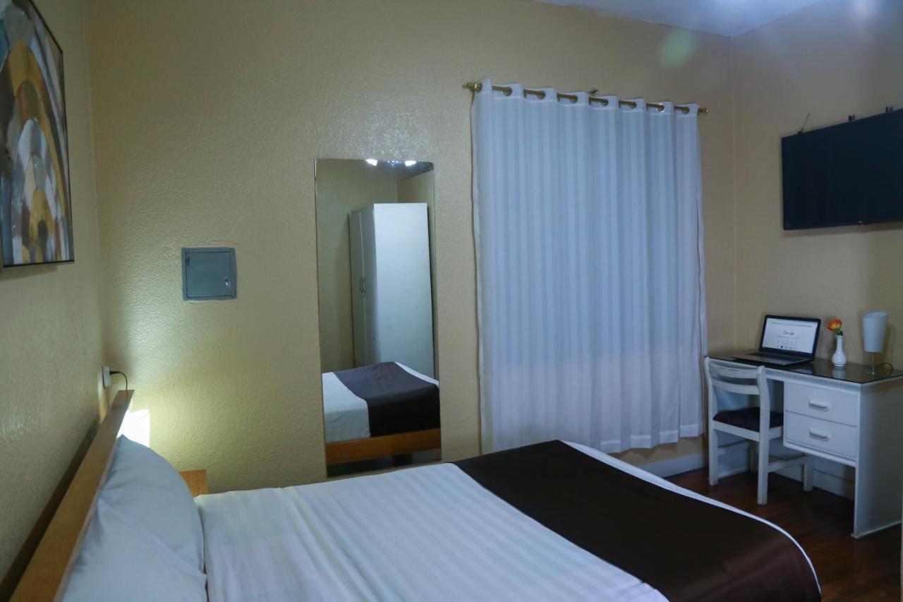 Hostal Loro Verde Quito Luaran gambar