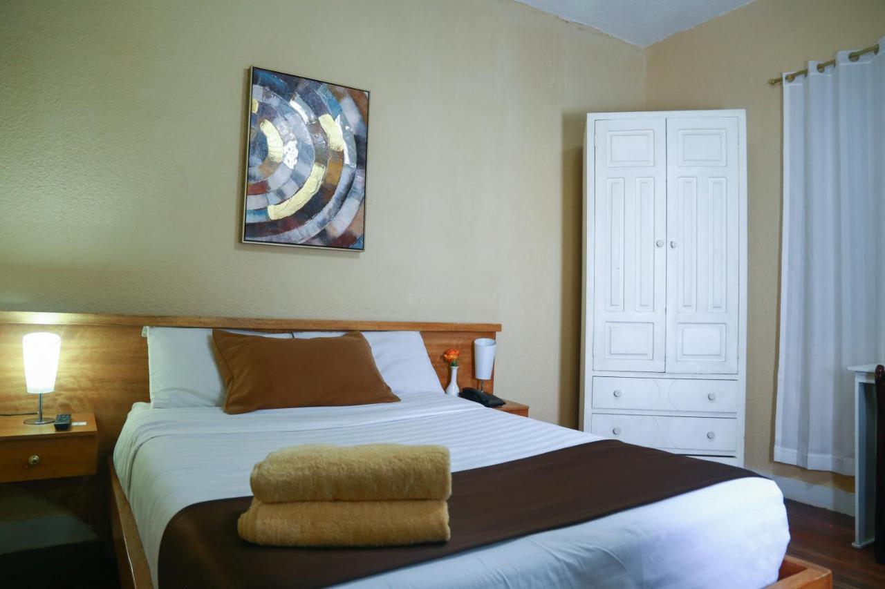 Hostal Loro Verde Quito Luaran gambar