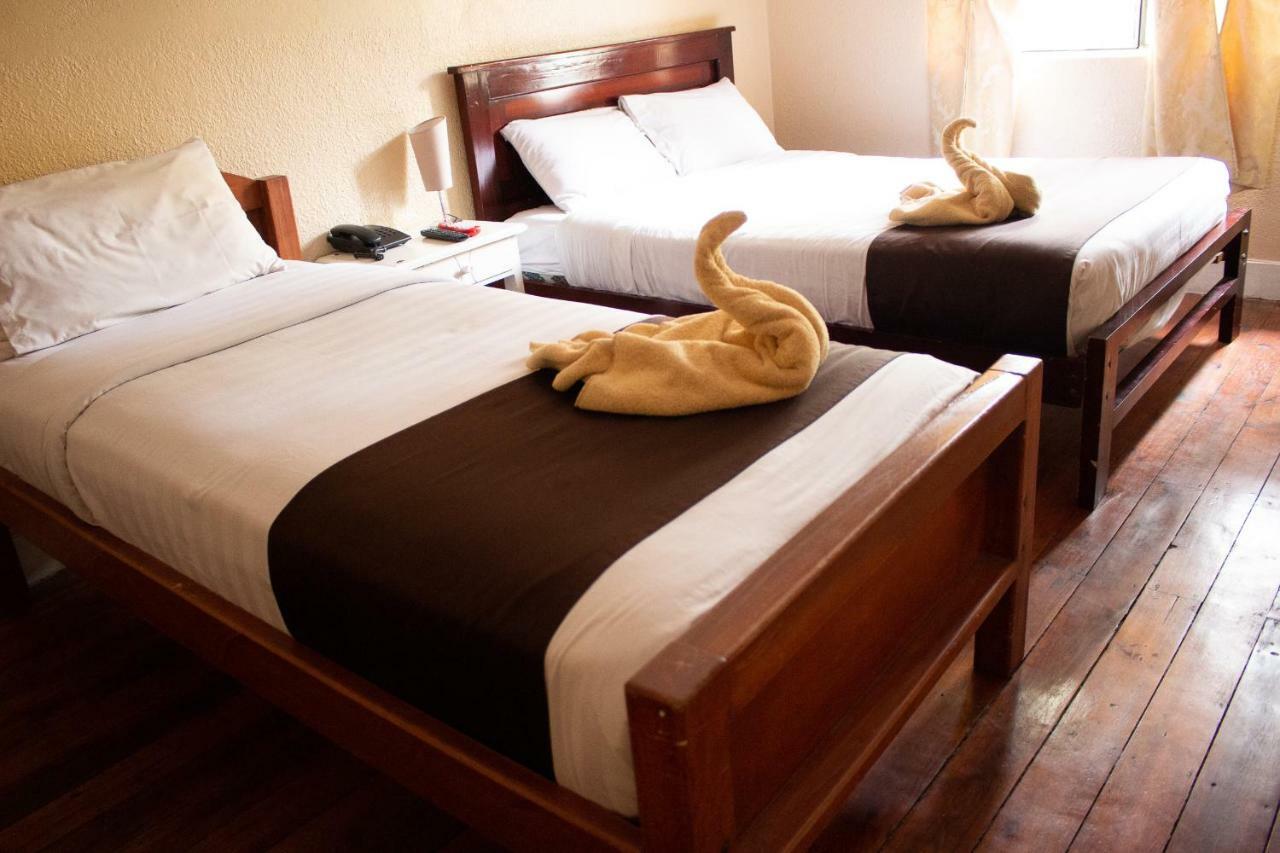 Hostal Loro Verde Quito Luaran gambar