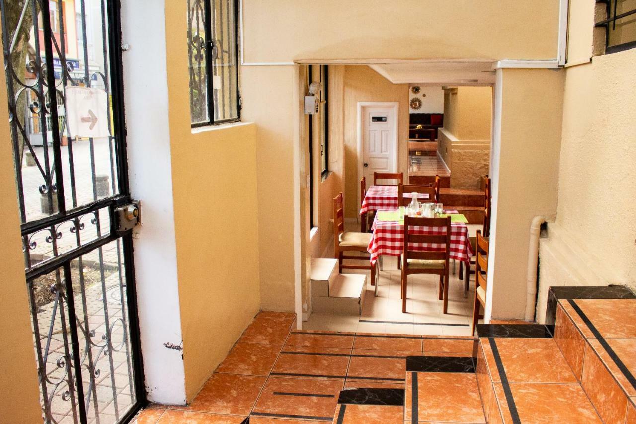 Hostal Loro Verde Quito Luaran gambar