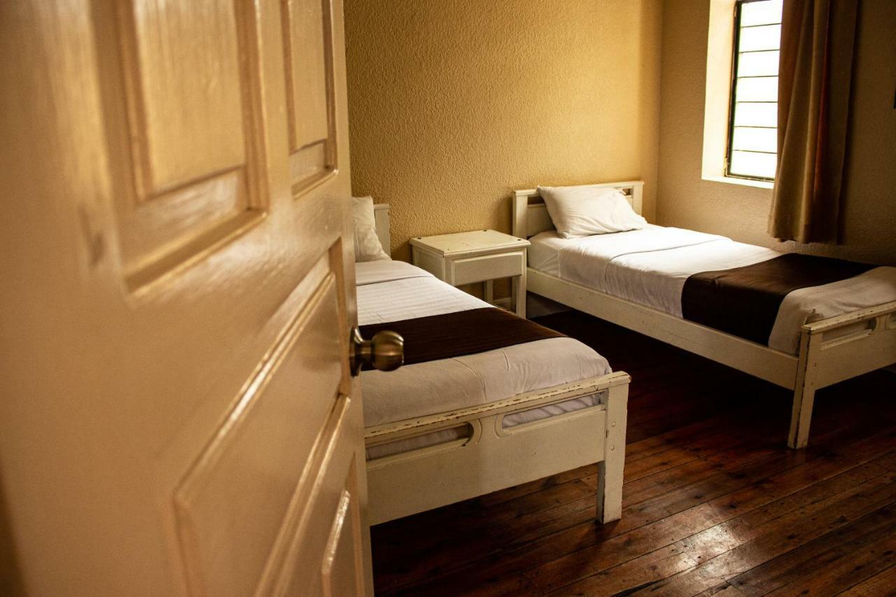 Hostal Loro Verde Quito Luaran gambar